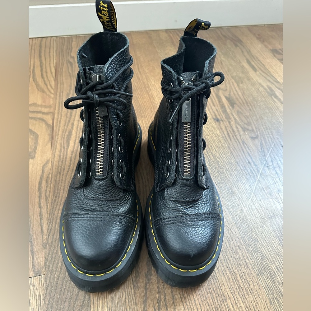 Dr. Martens Women's Sinclair Max 1B60